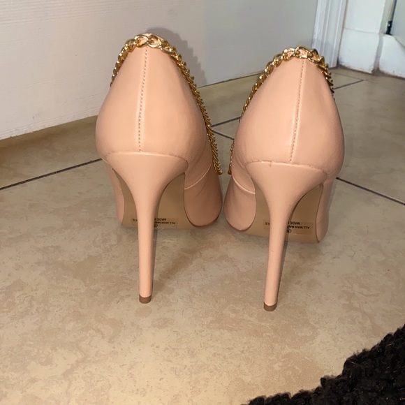 8.5 Nude Heels with Gold chain outline 🤩 - Picture 14 of 15